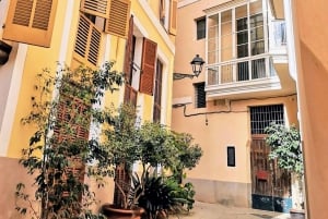 Palma: Alleys of Old Town Self-guided Explorer Walk