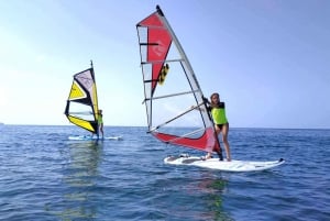 Palma de Mallorca: 1-godzinna prywatna lekcja windsurfingu