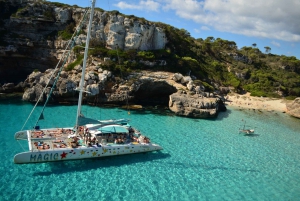 Palma de Mallorca: Catamaran Tour with Barbecue and Drinks