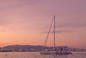 Palma de Mallorca: Deluxe Catamaran Sailing Tour with Meal