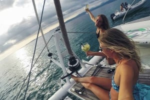 Palma de Mallorca: Luxe Catamaran Zeiltocht met Maaltijd