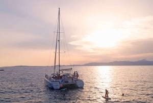 Palma de Mallorca: Excursión en Catamarán de Lujo con Comida