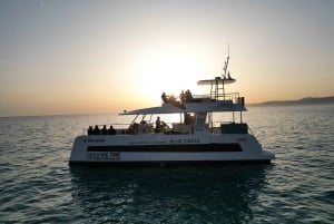 パルマ：スナック、ドリンク、SUP、シュノーケリング付きのデラックスカタマラン