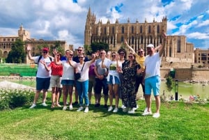 Palma de Mallorca: Guided Bicycle Tour with Tapas & a Drink