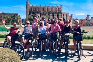 Palma de Mallorca: Guided Bicycle Tour with Tapas & a Drink