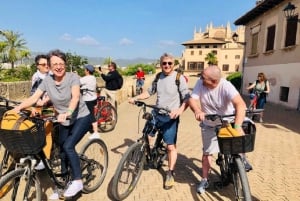 Palma de Mallorca: Visita guiada en bicicleta con tapas y bebida