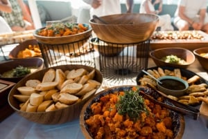 Palma de Mallorca: Półdniowa wycieczka katamaranem z posiłkiem w formie bufetu