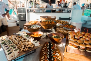 パルマ デ マヨルカ : ビュッフェ式食事付き半日カタマラン ツアー