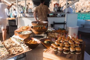 パルマ デ マヨルカ : ビュッフェ式食事付き半日カタマラン ツアー