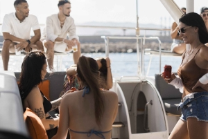 パルマ デ マヨルカ : ビュッフェ式食事付き半日カタマラン ツアー