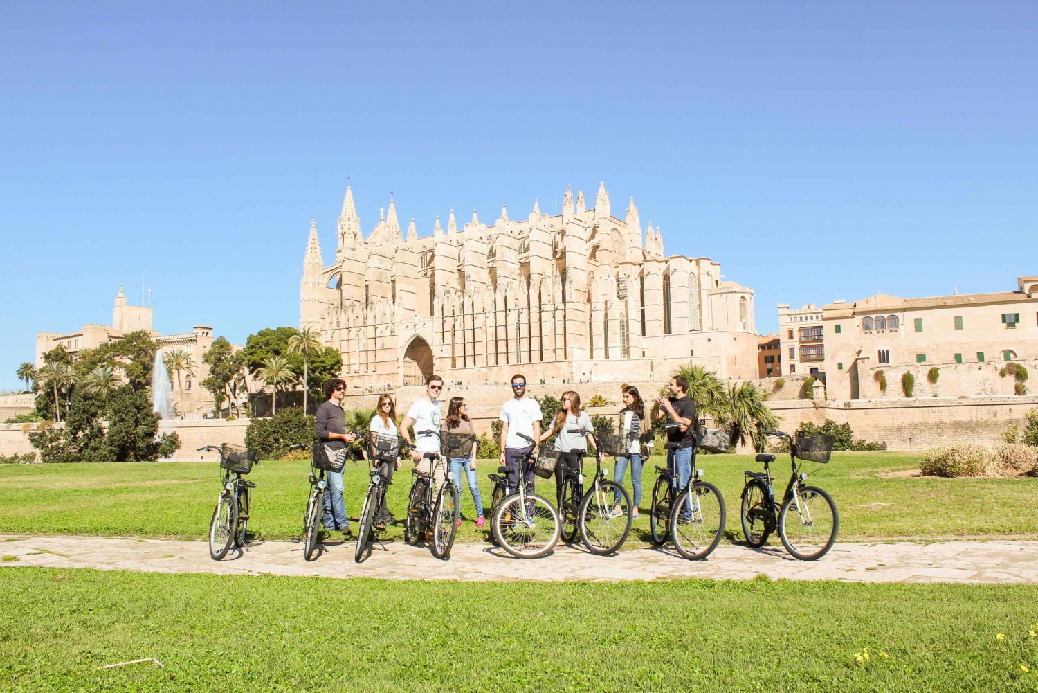 Palma de Mallorca Old Town Guided Bike Tour and Tapas