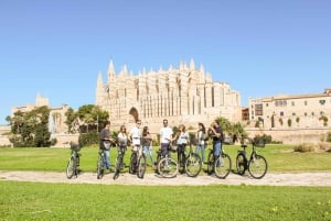 Excursão guiada de bicicleta e tapas pelo centro histórico de Palma de Mallorca