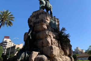 Palma de Mallorca: Tour guiado privado a pie con tapas