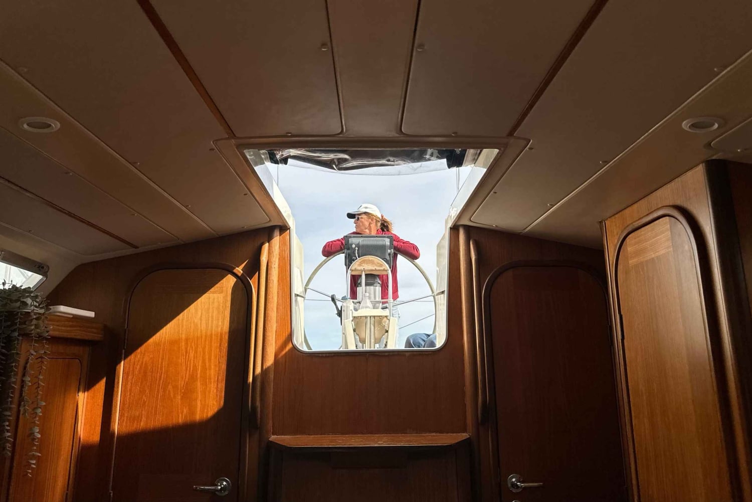 パルマ デ マヨルカ：船長とタパス付きセーリング ボート トリップ