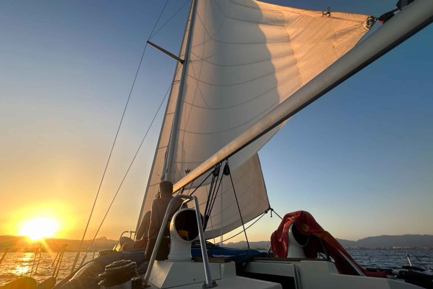 パルマ デ マヨルカ：船長とタパス付きセーリング ボート トリップ