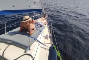 パルマ デ マヨルカ：船長とタパス付きセーリング ボート トリップ