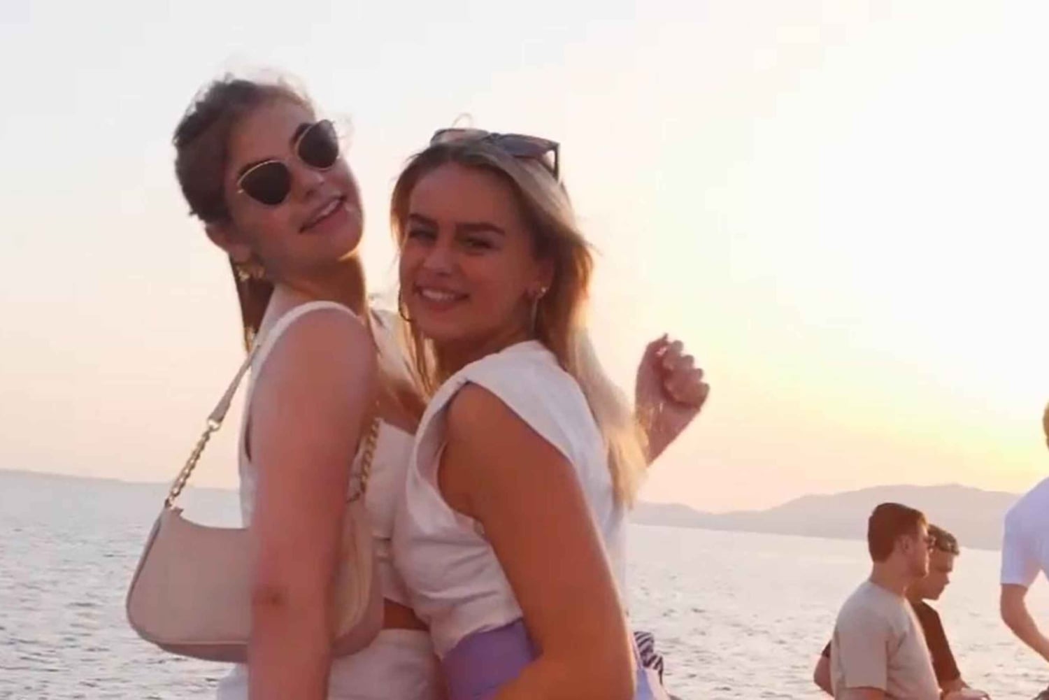 Palma de Mallorca: auringonlaskun venebileet DJ:n ja animaation kanssa