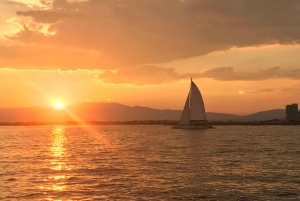 Palma de Mallorca: Excursión en Catamarán a Vela al Atardecer con Bebida
