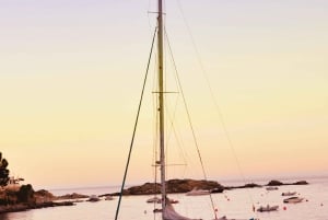 Palma de Mallorca: Excursión en catamarán a vela al atardecer con bebida