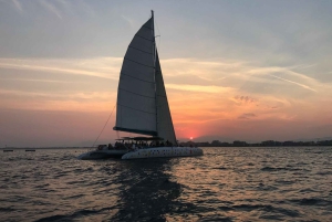 Palma de Mallorca : Excursion en catamaran au coucher du soleil avec boisson