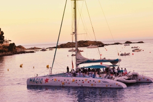 Palma de Mallorca : Excursion en catamaran au coucher du soleil avec boisson