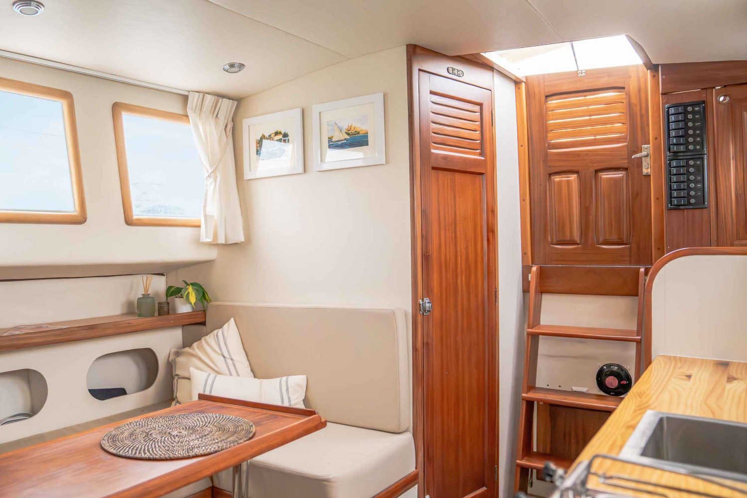 パルマ・デ・マヨルカ：マヨルカ伝統の船「ラウト」でのツアー。