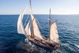 Palma de Mallorca: Wooden Sailboat Cruise with Barbecue Meal