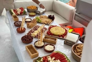 パルマ：スナック、ドリンク、SUP、シュノーケリング付きのデラックスカタマラン