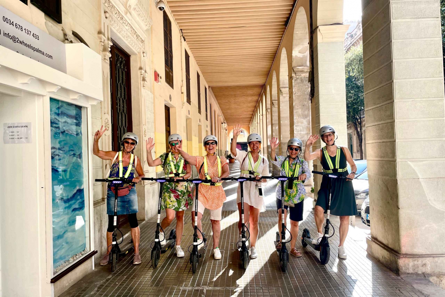 Palma: Guided 1.5 H city tour on Electric scooter