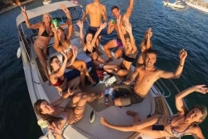 Palma Mallorca: Private Boat Trip with Water Toys