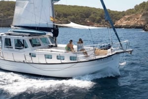 Palma: Private Classic Mallorcan Boat Tou