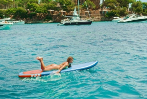 パルマ：プンタ ネグラとセス イリェテスのボート ツアーとライブ音楽