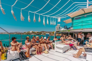 パルマ：プンタ ネグラとセス イリェテスのボート ツアーとライブ音楽