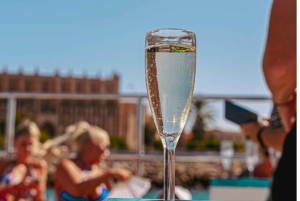 パルマ：プンタ ネグラとセス イリェテスのボート ツアーとライブ音楽