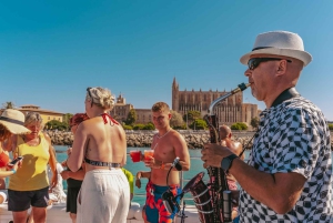 パルマ：プンタ ネグラとセス イリェテスのボート ツアーとライブ音楽