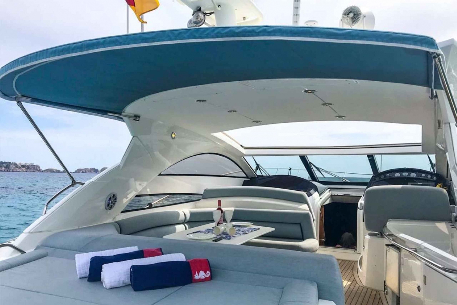 Palma: Yachtcharter Daytrip on Sunseeker Portofino 53