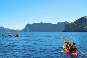 Pollença: Kayak y Coasteering Salto de Acantilados