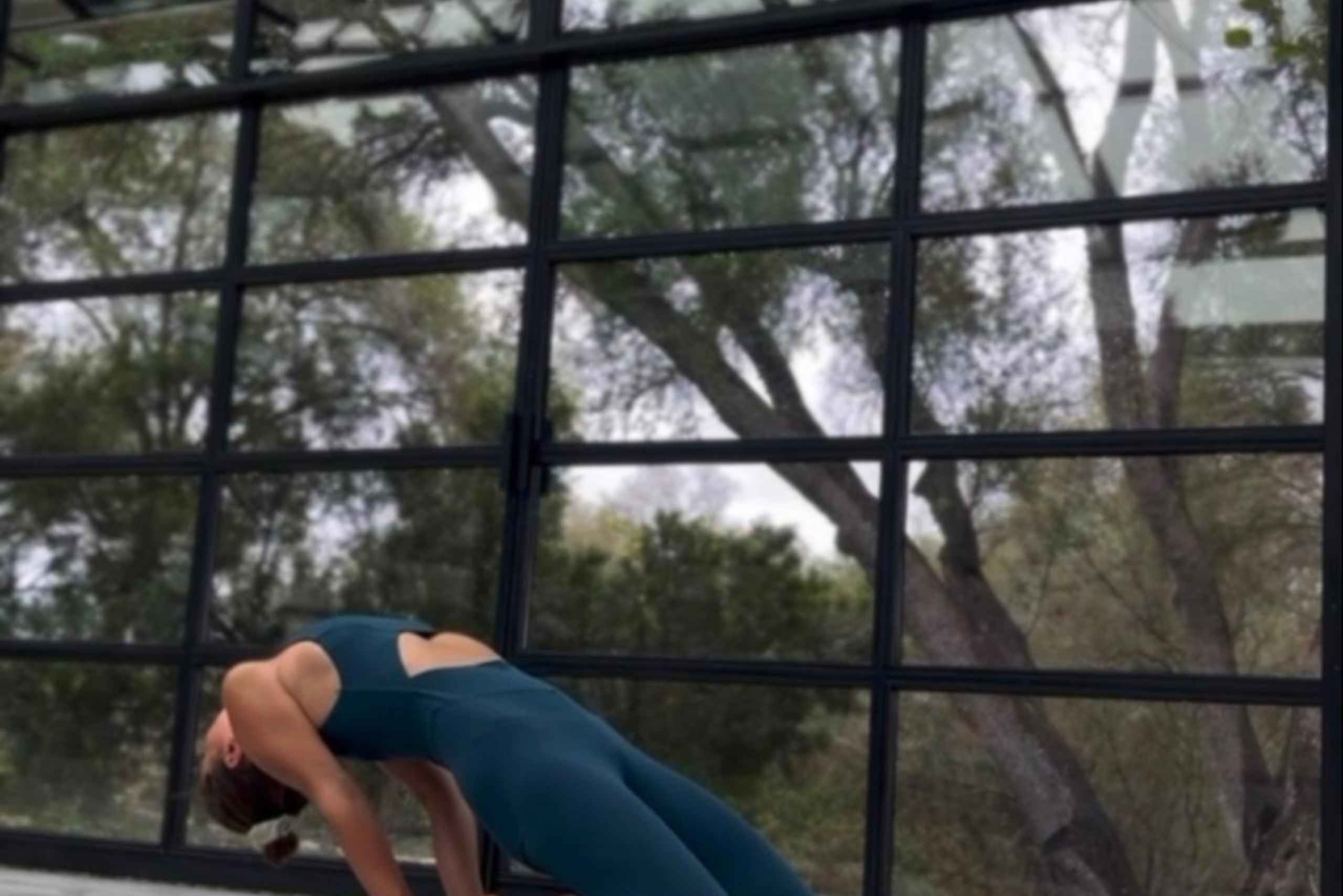 Privat yoga og mindfulness i naturen ved solopgang/solnedgang