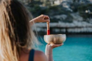 Privat yoga og mindfulness i naturen ved solopgang/solnedgang