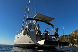 Passeio à vela: Explora a Bahia de Palma com tapas e bebidas