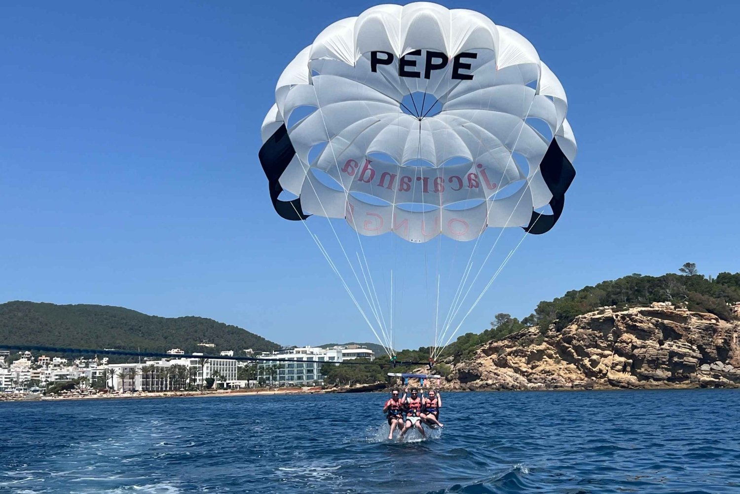 Santa Eulària des Riu: Parasailing Boat Cruise with Drinks
