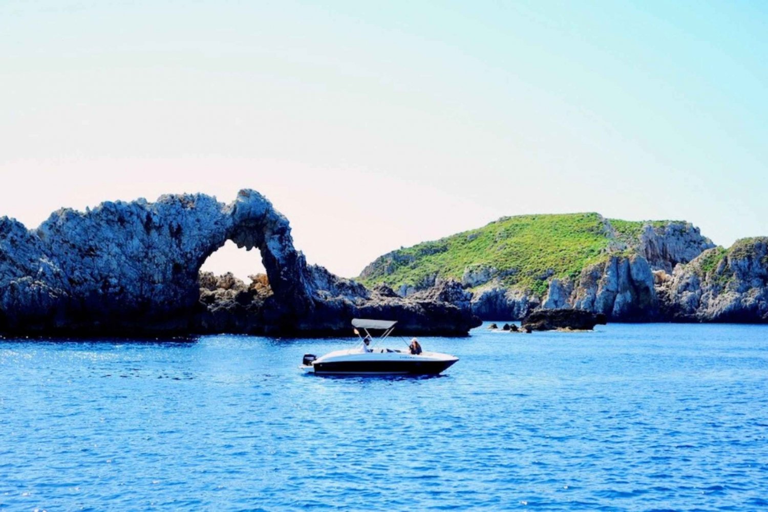 Santa Ponsa: BOAT Tour without license. Be the Captain!