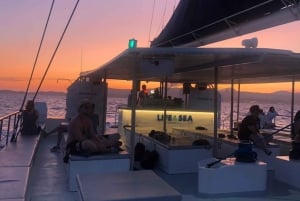 S'Arenal: Crucero en Catamarán al Atardecer con Barbacoa