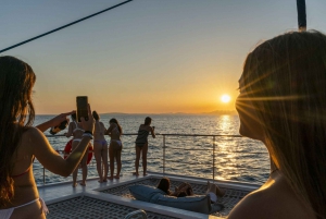 S'Arenal: Passeio de catamarã ao pôr do sol com churrasco