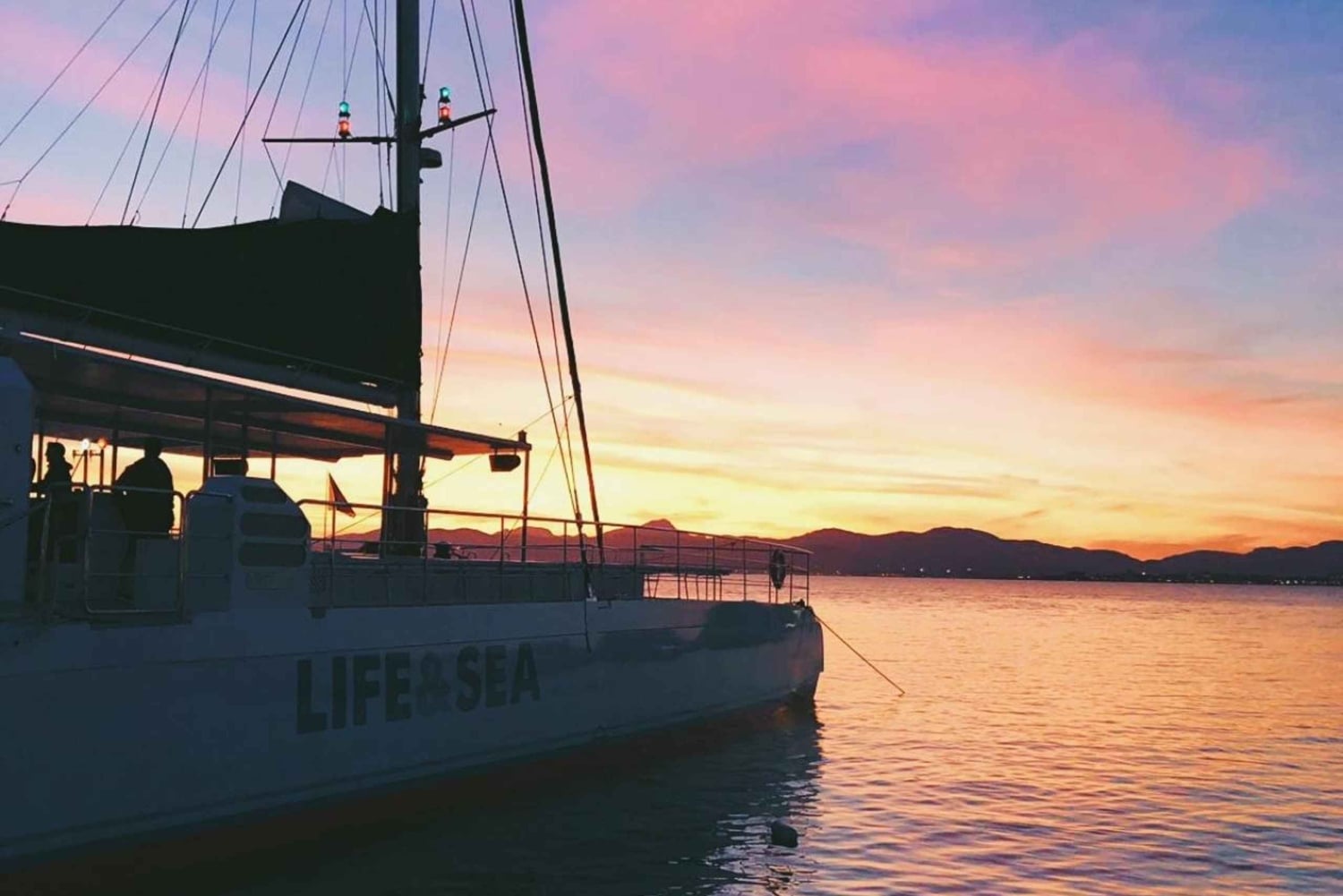 S'Arenal: Rejs katamaranem o zachodzie słońca z grillem