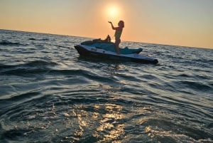 MALLORCA: VATTENSKOTERTUR I CALA D'OR, SOLUPPGÅNG ELLER SOLNEDGÅNG