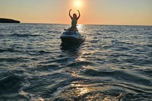 MALLORCA: VATTENSKOTERTUR I CALA D'OR, SOLUPPGÅNG ELLER SOLNEDGÅNG