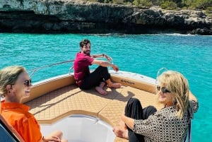 Excursion en bateau privé au coucher du soleil dans la réserve marine de Majorque