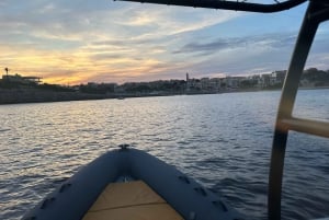 Passeio de barco ao pôr do sol em Cala Bona/Millor: cavernas marinhas e mergulho com snorkel
