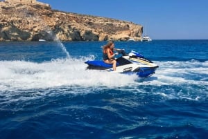 Malta: 1 uur jetski huren (geen rijbewijs nodig)